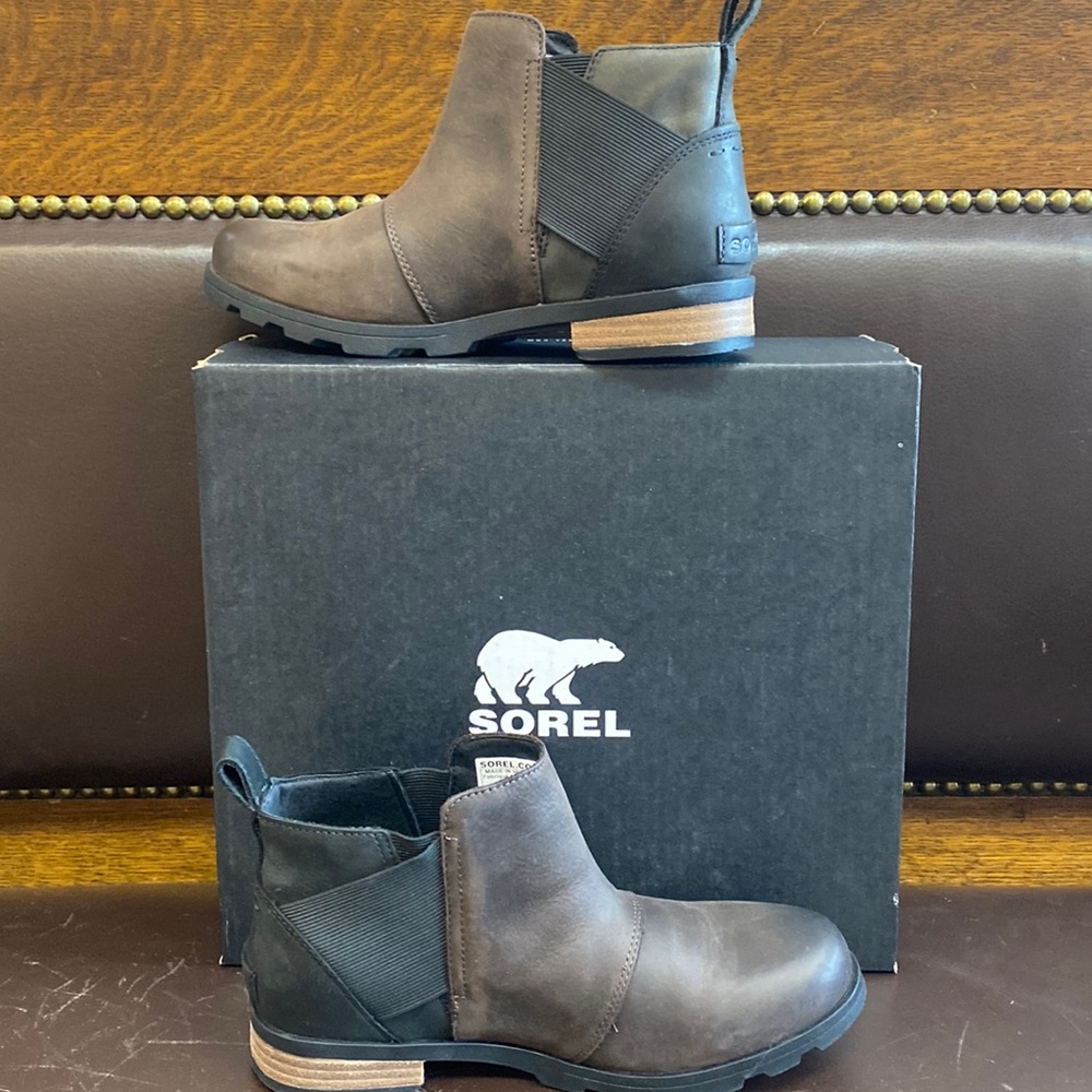 Sorel waterproof emelie Chelsie boot